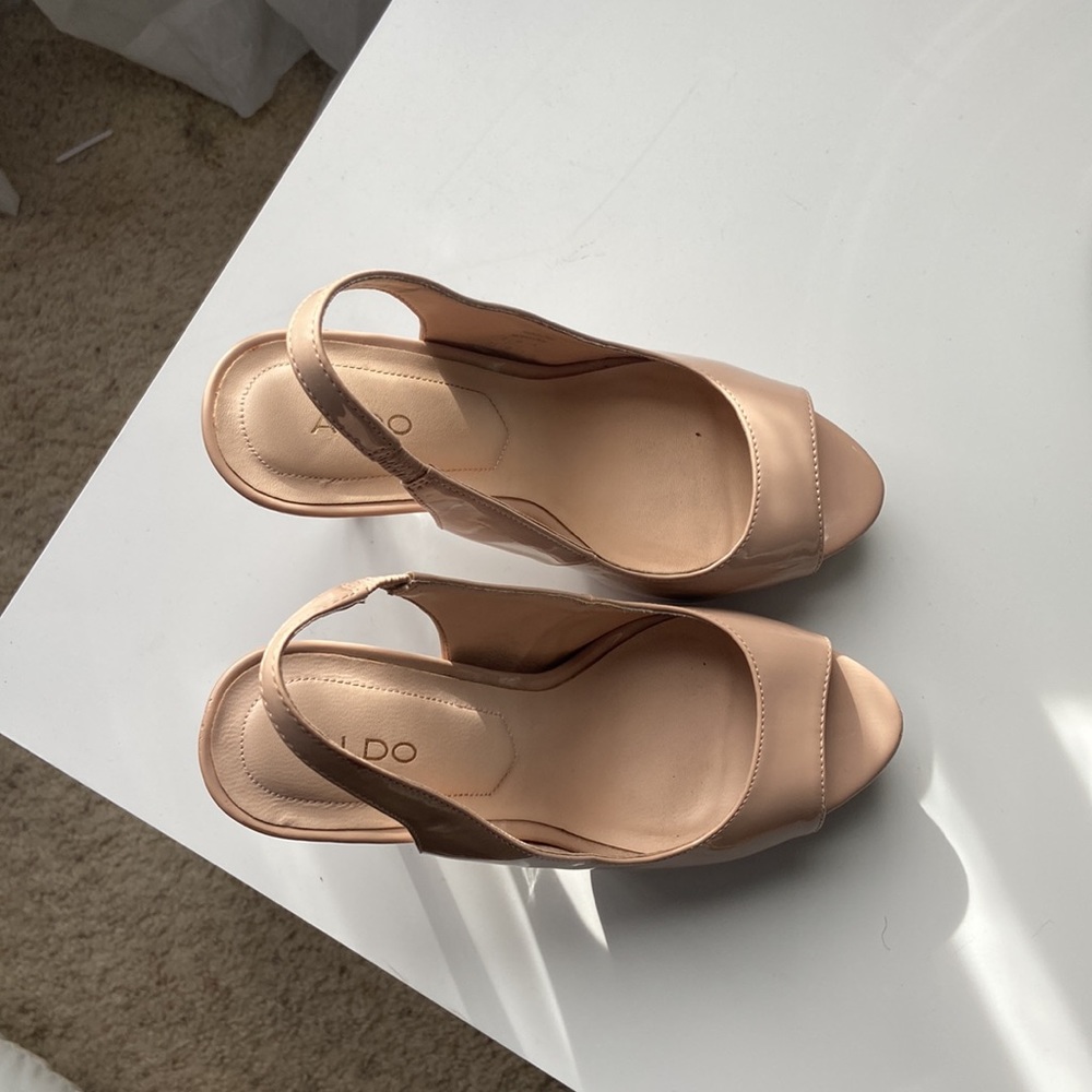 Heel. - Picture 6 of 10